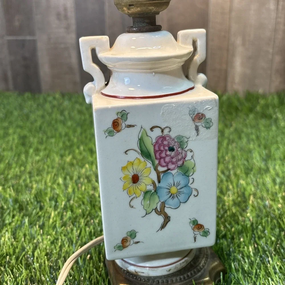 Vintage WWII-Era Ceramic Boudoir Lamp Mold 449 – Floral – Brass Base – Working‎